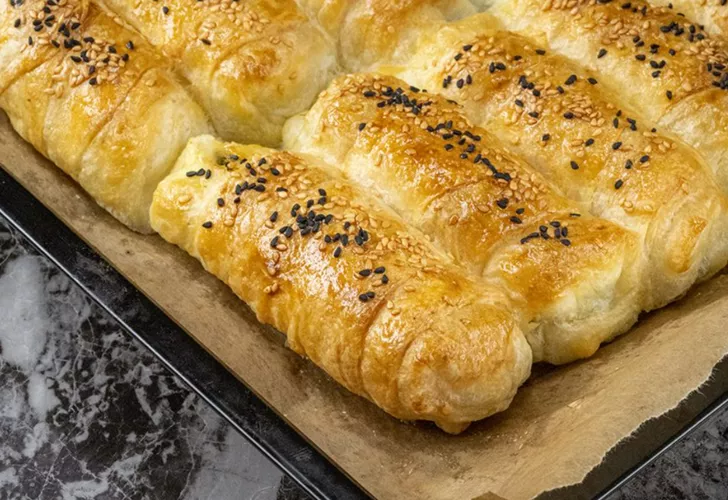 Çıtırtısı hayran bırakan sodalı börek nasıl yapılır?