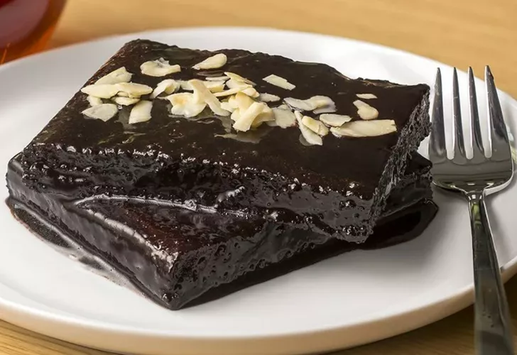 Tüm kek tariflerini unutun: Kakaolu ıslak kek nasıl yapılır?