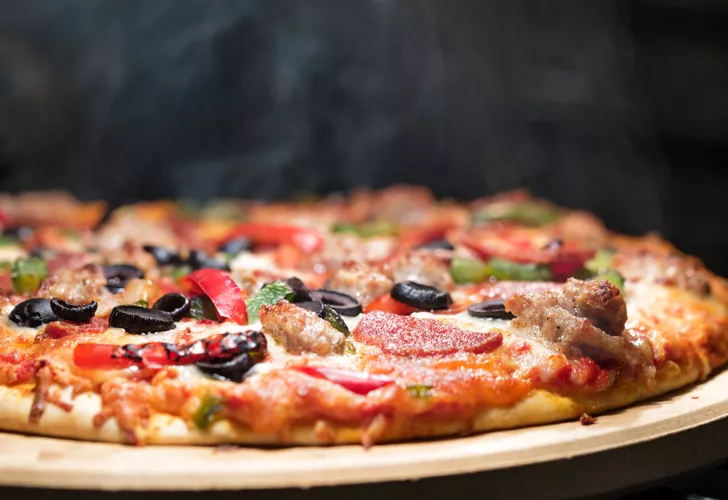 15 dakikada hazırlanan kolay pizza nasıl yapılır?