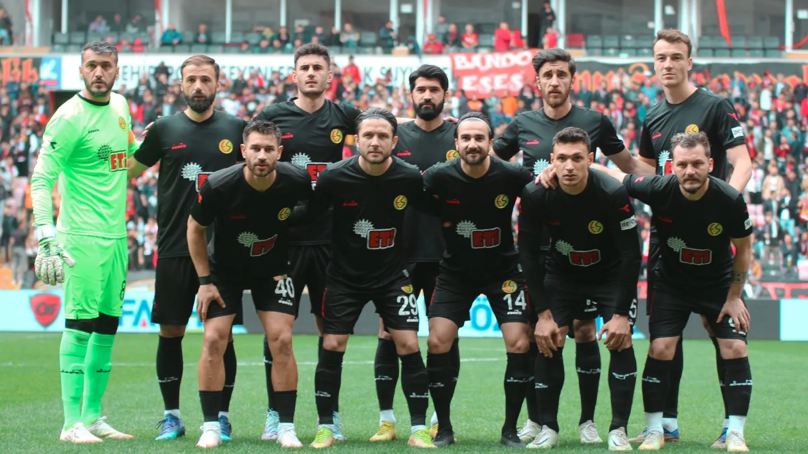 Türk Futbolunda Bir Çınar Daha Devrildi!!