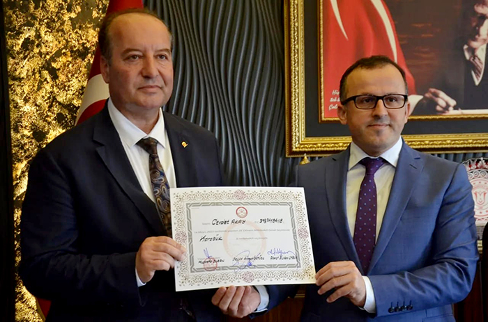 CHP Karabük Milletvekili Cevdet Akay, mazbatasını aldı