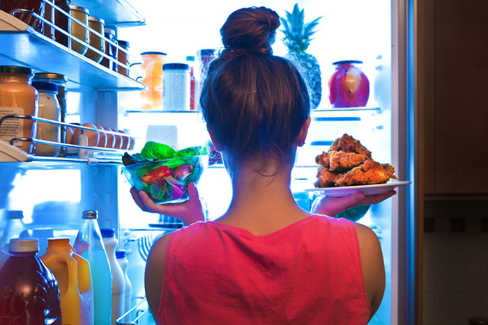 Sıcak yiyecekleri buzdolabına koyduğunuzda ne olur? 