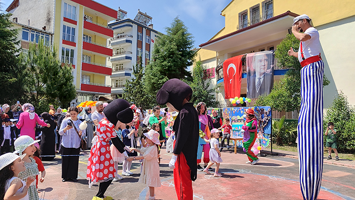 Salıpazarı ilçesinde anaokulu öğrencileri mezuniyet heyecanı yaşadı