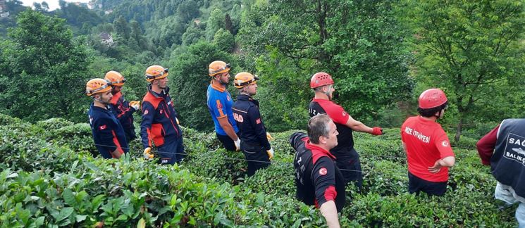 Rize’de 175 metre yükseklikteki teleferikte mahsur kaldı