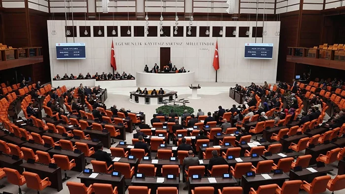 Yemin töreninde 38 vekil CHP