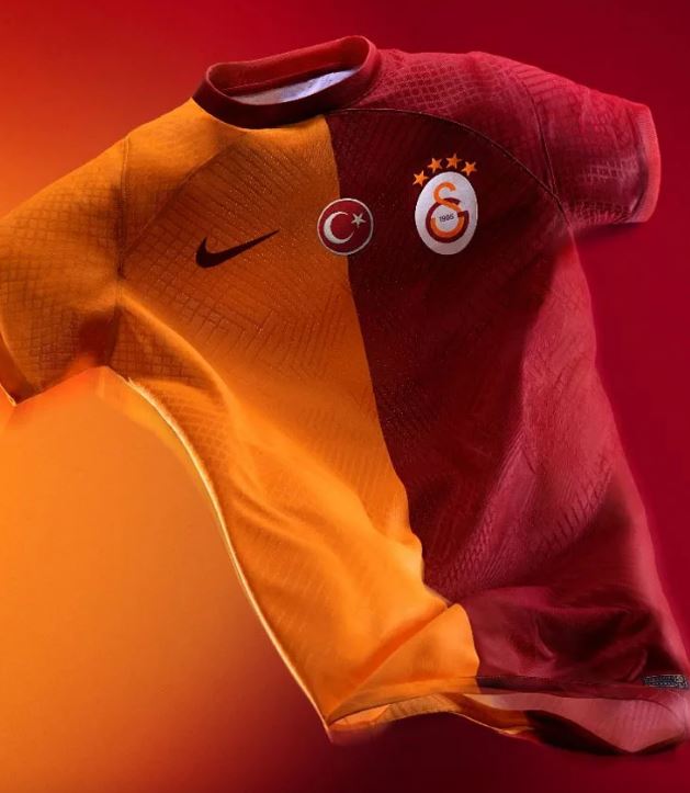 Galatasaray yeni sezon formasını tanıttı! 