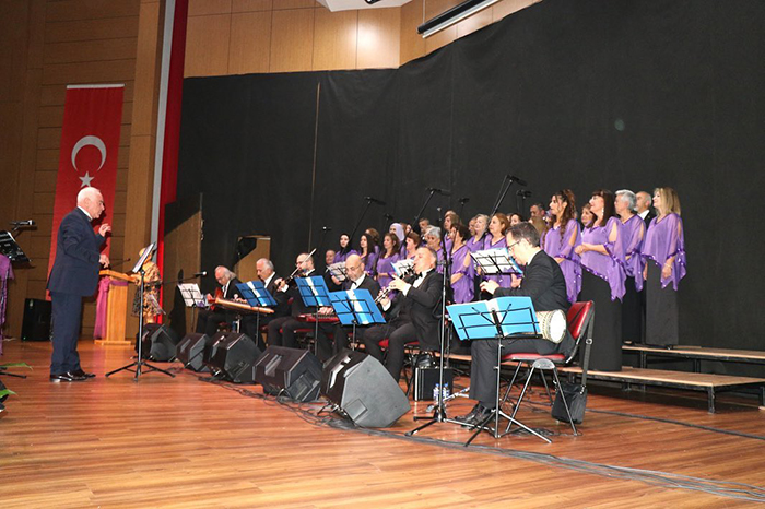Safranbolu Belediyesi Türk Sanat Müziği Korosu konser verdi