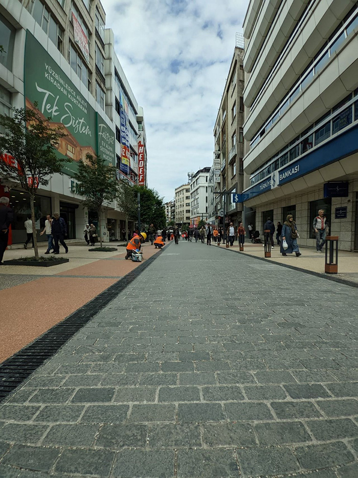 Trabzon Kahramanmaraş Caddesi’nde yenileme çalışmaları başladı