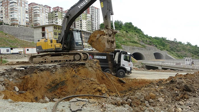 Trabzon’da Kanuni Bulvarı Yolu’ndaki çalışmalar hız kesmiyor