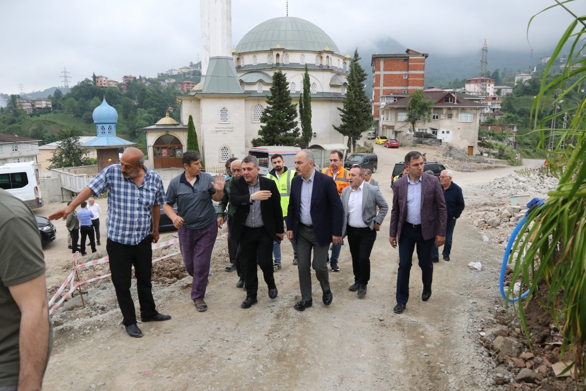 Rize Belediye Başkanı ve Karayolları Müdürü Yol Projelerini İnceledi