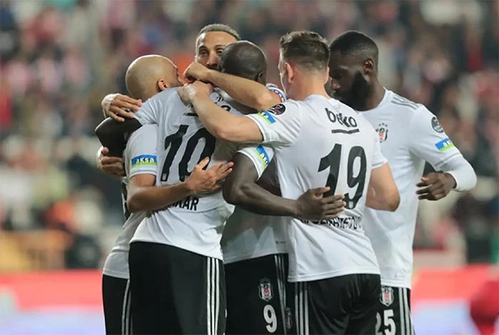 Beşiktaş o isimden vazgeçmiyor! Bir hamle daha yaptı!