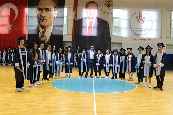 Alaçam Karayolları Kolin Fatih Ortaokulunda mezuniyet töreni düzenlendi