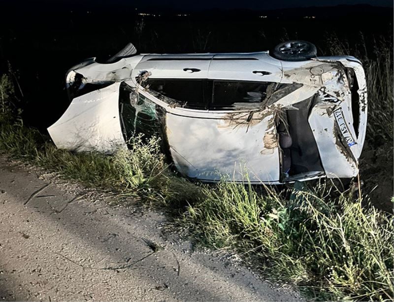 Amasya’da devrilen otomobilin sürücüsü yaralandı