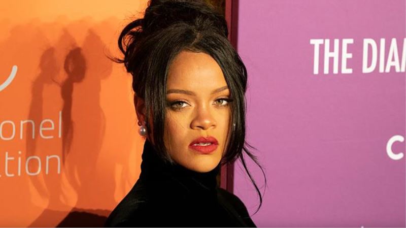 Rihanna yeni albüm çıkarmadan dinlenme rekoru kırdı