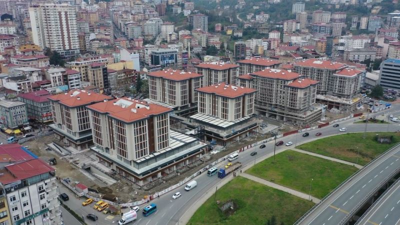 Rize’de belediye bloklarının içerisinde bulunan dükkanlar sahiplerine teslim edilmeye başlandı